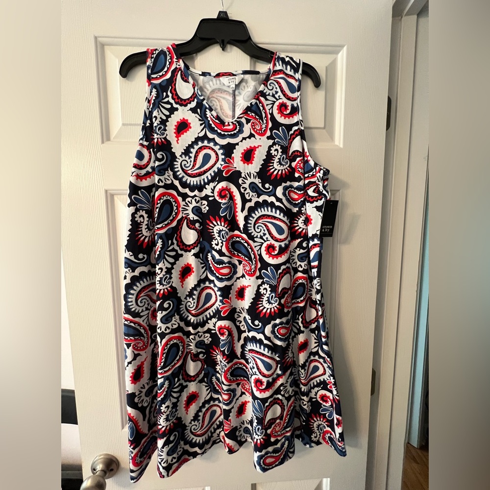 Crown & Ivy sleeveless paisley patterned dress. Size L NWT
